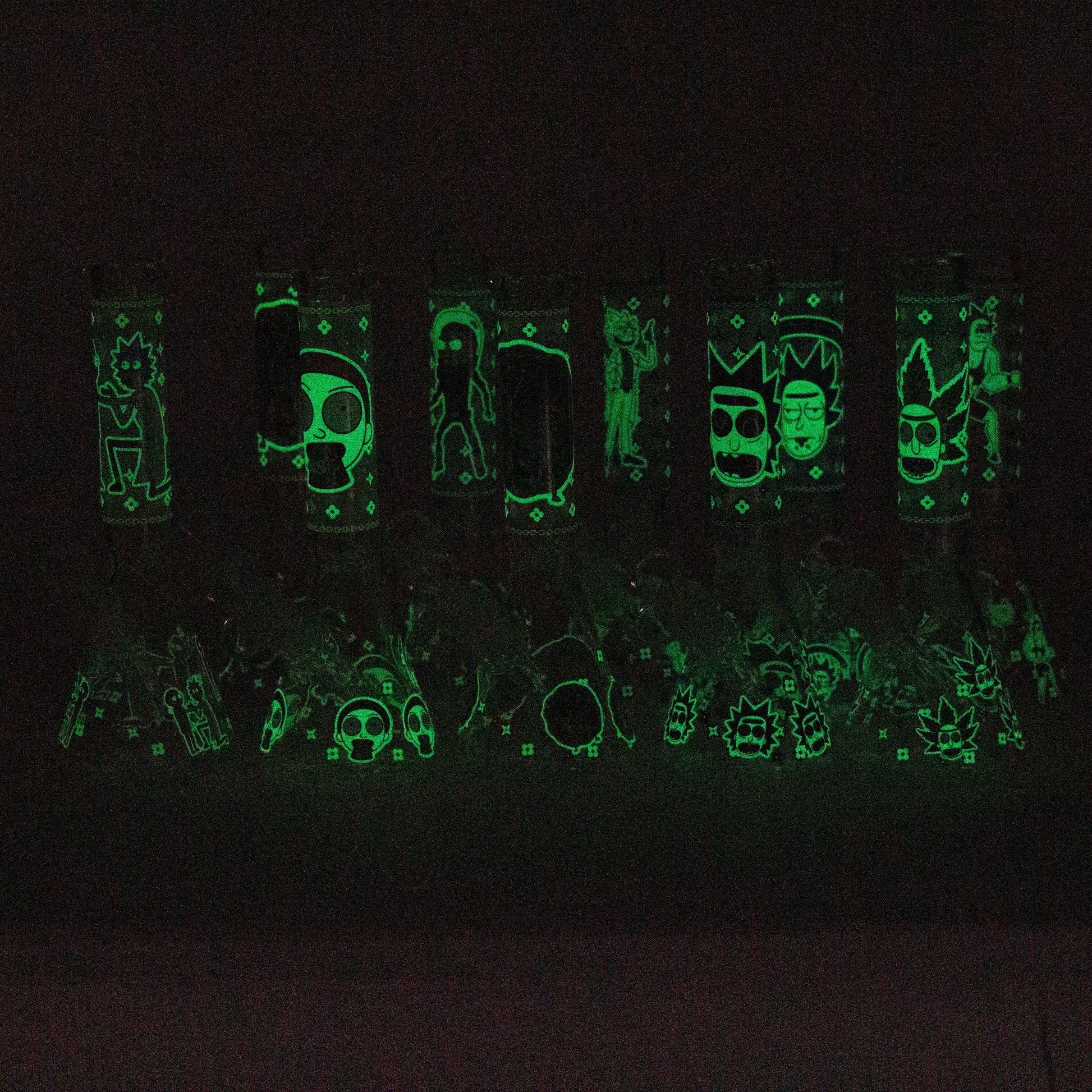 9" Glow In The Dark 4mm glass bong [S60] Glass Bong Super Supplys Inc